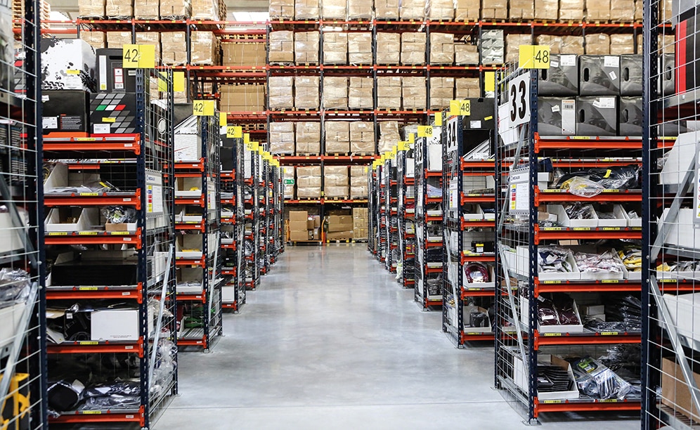 Un circuit complet de convoyeurs rationalise les ordres de préparation d’un leader du e-commerce Un circuit complet de convoyeurs rationalise les ordres de préparation d’un leader du e-commerce