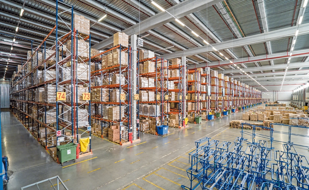 Mecalux installe un nouveau centre logistique pour DHL près de Madrid Mecalux installe un nouveau centre logistique pour DHL près de Madrid