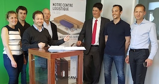 Un centre logistique très complet, doté d’une ligne automatique avec transtockeurs à bacs Mecalux pour SAM Outillage Un centre logistique très complet, doté d’une ligne automatique avec transtockeurs à bacs Mecalux pour SAM Outillage