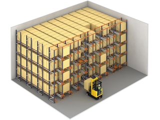 Un seul ordre donné au système Pallet Shuttle suffit pour compléter tout un canal de stockage